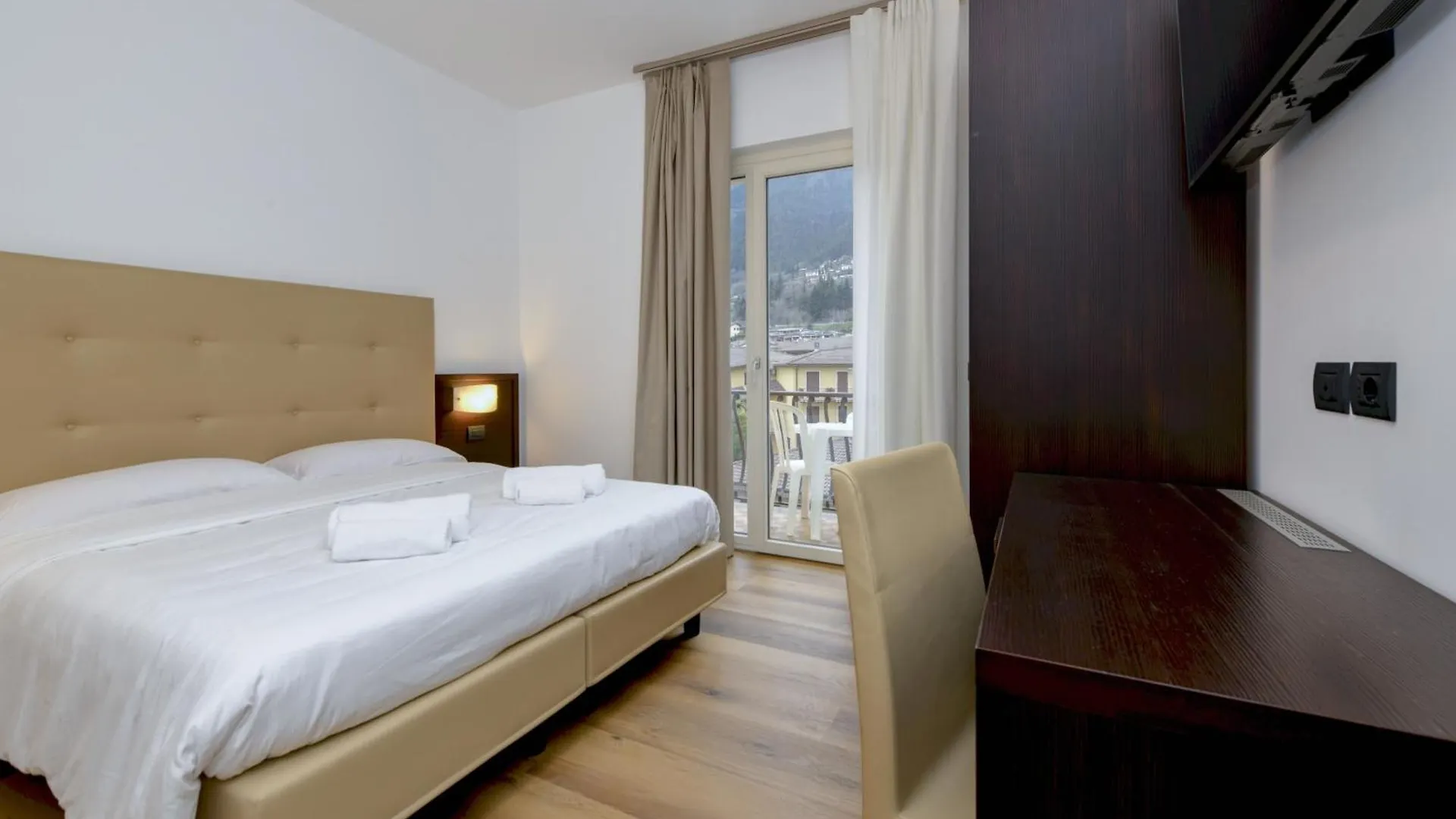 Hotel Bellavista Tignale 3*,  Italy