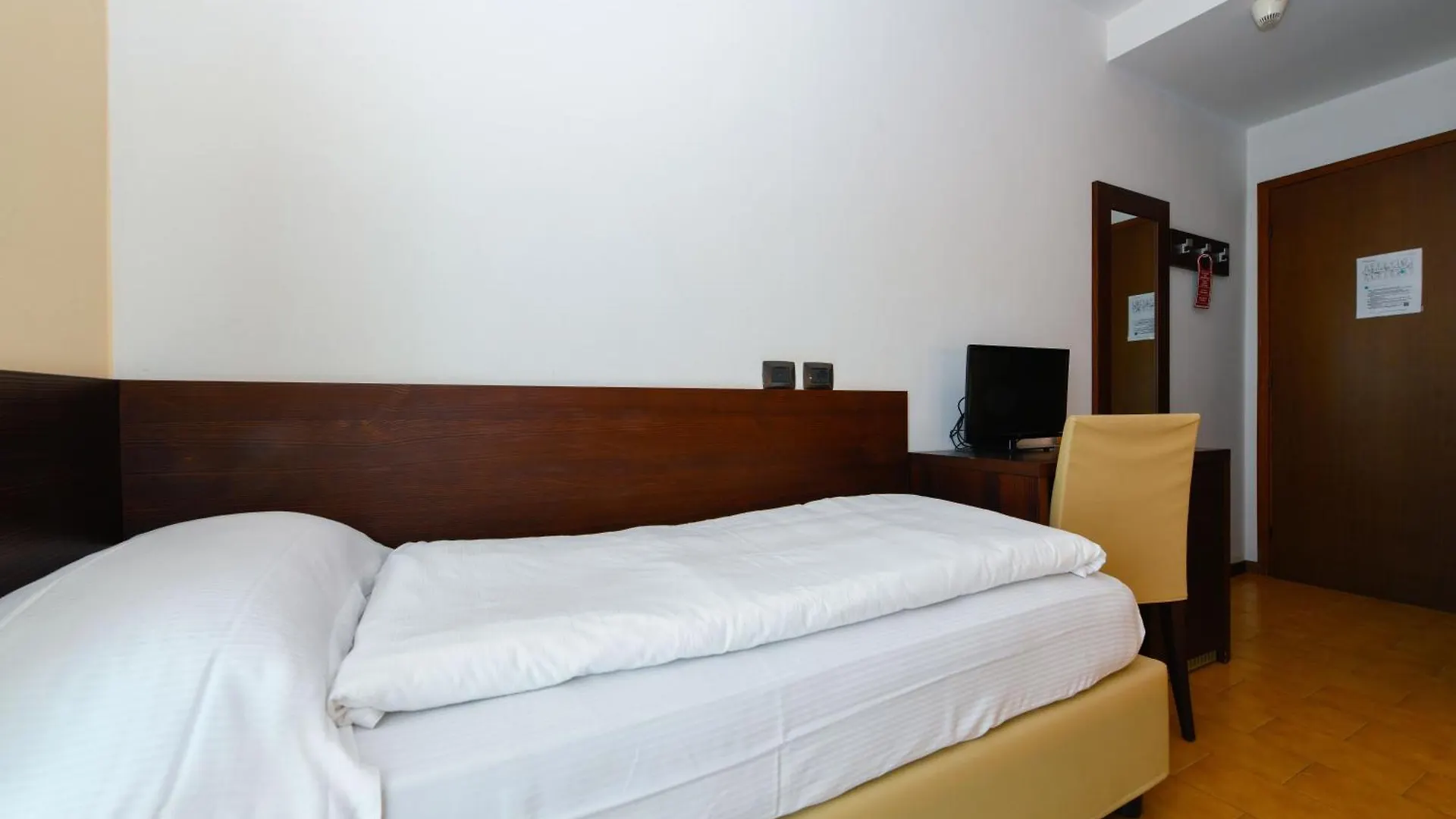 Hotel Bellavista Tignale 3*,  Italy